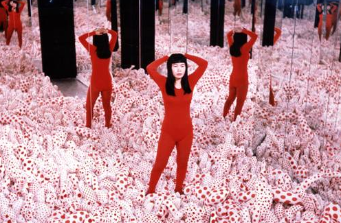 A exposição da Yayoi Kusama “Obsessão Infinita no CCBB RJ: a arte de transtorno ou transtorno de arte?