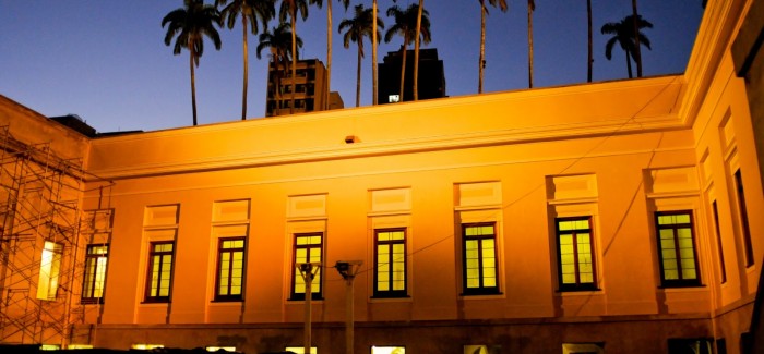 Casa Daros iluminada  Casa Daros: passado, presente e futuro