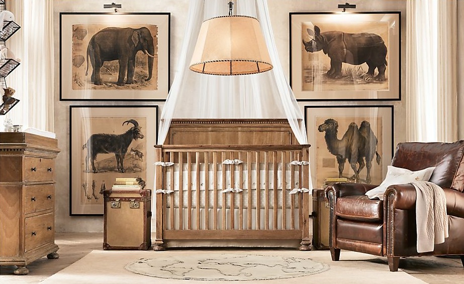 Pode-se usar os estilos arquitetônicos em todos os cômodos de uma casa, inclusive em quartos de bebe. Este na foto, é um quarto tradicional, porém com pequenos detalhes contemporâneos, como as molduras dos quadros e a luminária.