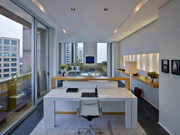 A Master Executive Suite foi projetada pelo arquiteto João Armentano e possui 105m². Possui ambiente integrado e terraço com vista para a cidade. E a segunda maior suíte do Sheraton WTC, com 105m². A Suíte Presidencial tem 510m² e acesso direto ao heliponto do hotel.