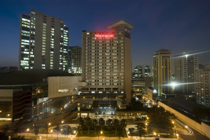Sofisticado e em localização privilegiada na capital paulista, o Sheraton São Paulo WTC Hotel possui cinco estrelas e oferece diferenciais como Menu de Travesseiros; In Room Spa com tratamentos corporais, massagens e serviços de cuidados pessoais no quarto; acesso Wireless; Armário Pessoal, para hóspedes que frequentemente estão em São Paulo e desejam deixar objetos pessoais e roupas no hotel; In Room Fitness, uma academia Express dentro do apartamento. Além disso, o projeto Bike It, com aluguel de bicicletas garante turismo em duas rodas aos domingos. O Hotel ainda oferece parceria com Vista Alegre Golf Club e acesso ao Club A São Paulo, uma das mais sofisticadas casas noturnas de São Paulo; e ao D&D Shopping, maior centro de decoração e design da América Latina.