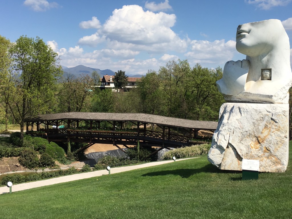 Repleto de obras de arte, a Ca´del Bosco é uma das melhores vinícolas da região.